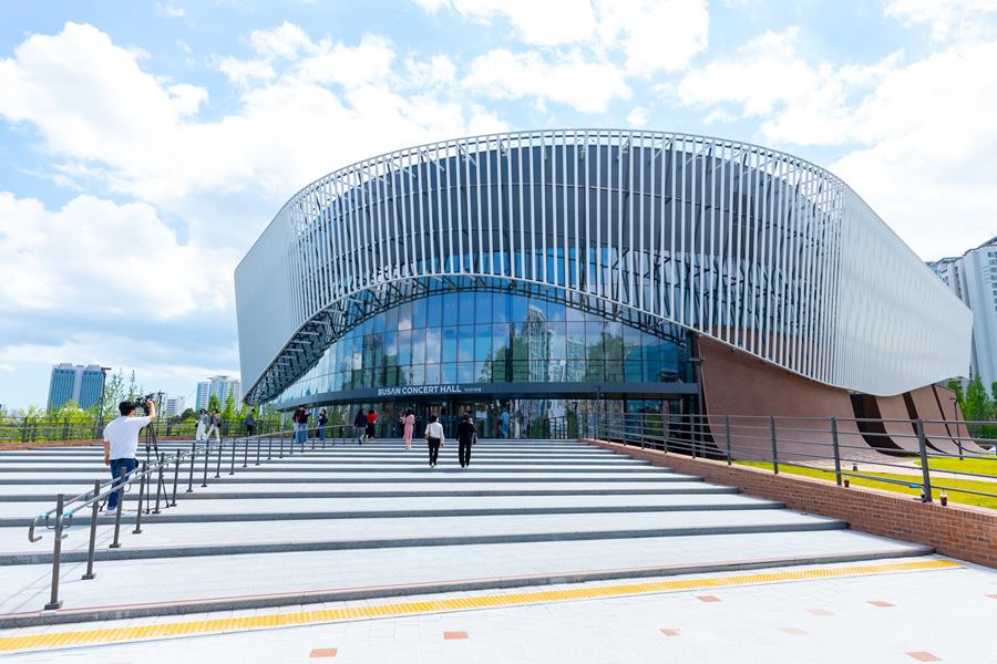 1-1 부산콘서트홀_이민재_cw24(상단 하늘 합성)